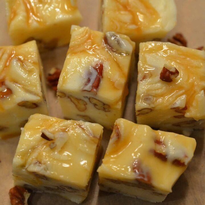 5-Minuten Witte Chocolade Karamel Pecannoten Fudge – Hemels Lekker!