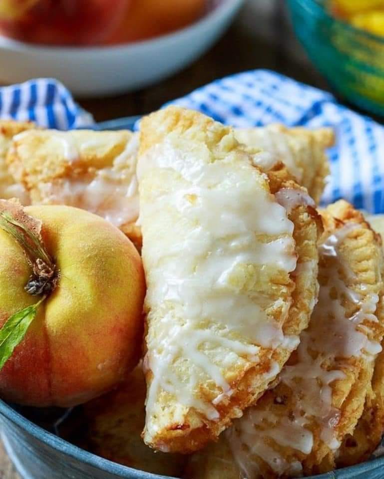 Chrupiące Smażone Jabłka lub Brzoskwinie w Cieście: Idealny Deser na Każdą Okazję 🍎🍑✨