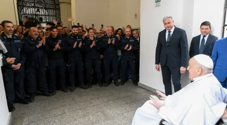 Poruszający gest papieża Franciszka. Tak przeznaczył swoje ostatnie pieniądze
