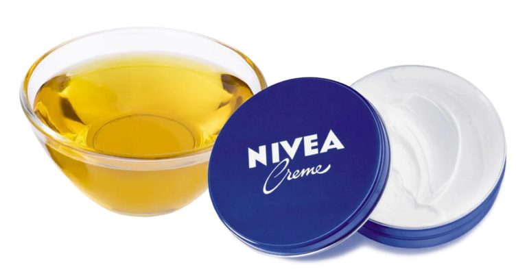 Wymieszaj tak krem Nivea i oliwę z oliwek, aby odmłodzić twarz 10 lat