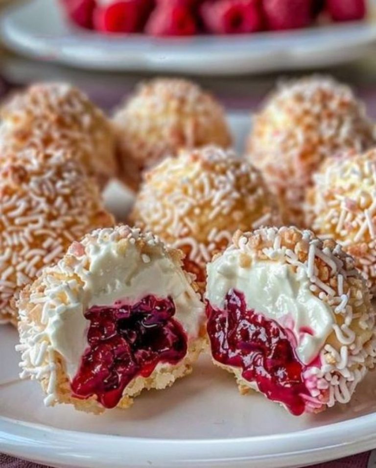 Ta słodka przekąska powali Cię na kolana! Maliny z serkiem śmietankowym