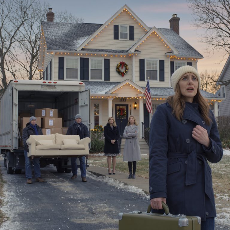 Kiedy byłem na wakacjach, mama sprzedała mój dom, żeby spłacić 214 000 dolarów długu mojej siostry. Kiedy wróciłem, wyśmiewali mnie: „Teraz nawet nie masz domu!”. Uśmiechnąłem się tylko: „Ha… ha… nie”. Potem położyłem kartkę na stole. I tak po prostu… ich świat się zawalił.