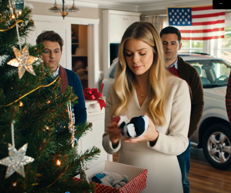 Na święta moja siostra dostała w garażu nowiutkie BMW z wielką czerwoną kokardą. Otworzyłem je – to była para skarpetek za 2 dolary. Mama się roześmiała. „Bądź skromny, każdy dostaje to, na co zasługuje”. O drugiej w nocy spakowałem walizkę i wyjechałem.