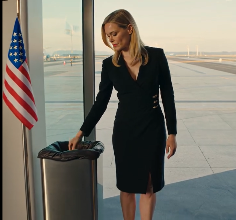 „Błagaj o wybaczenie, jeśli chcesz iść na ślub” – powiedzieli chłodno moi rodzice. Moja siostra zaśmiała się: „Ona nie może żyć bez naszych pieniędzy”. Tego wieczoru po cichu opuściłem dom i zarezerwowałem bilet pierwszej klasy na Bora Bora. Następnego ranka wszystkie konta, karty kredytowe, a nawet fundusz ślubny zostały zamrożone. Do południa dostałem dziesiątki desperackich wiadomości: „Proszę, wróć do domu, porozmawiajmy…”. Mój telefon bez przerwy się rozświetlał OD ODGŁOSÓW.