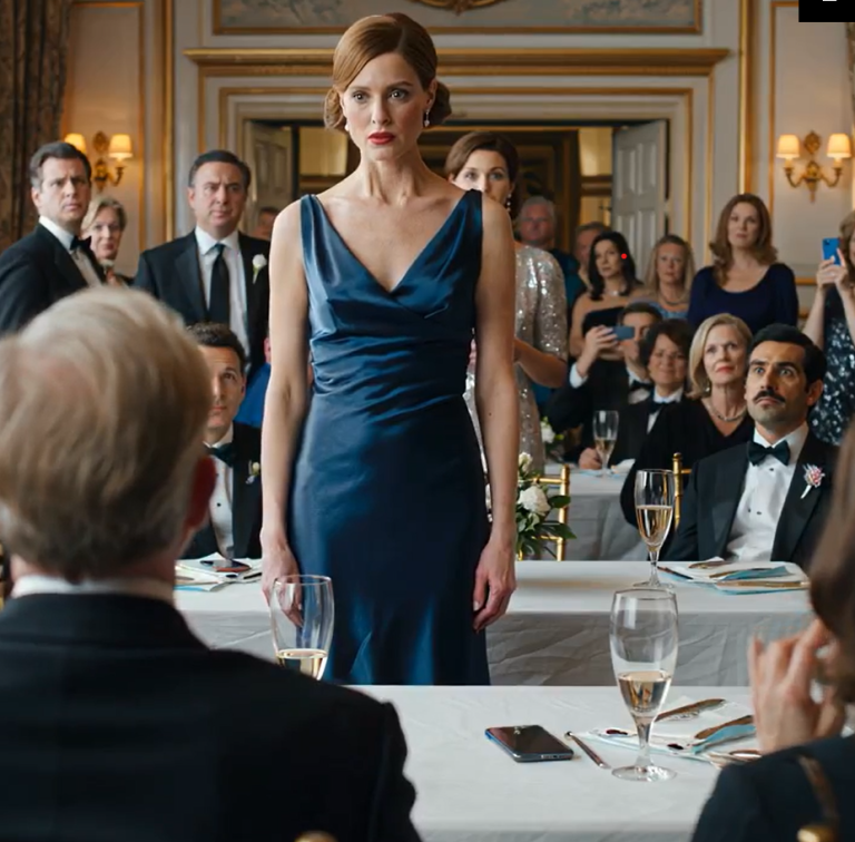 Próbowali zmusić mnie do oddania mojego apartamentu wartego 2 miliony dolarów podczas toastu – nagle ręka mojej matki powędrowała w górę, dźwięk rozniósł się po pokoju, moja twarz zapłonęła na oczach 200 gości, wyszedłem, wykonałem telefon i godzinę później wszedł mężczyzna, który był właścicielem 40% udziałów w firmie mojego ojca.