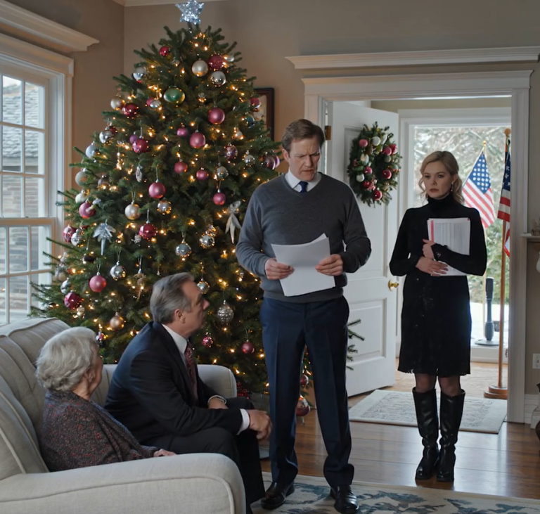 W zeszłe święta Bożego Narodzenia dotarłam wcześniej do domu rodziców mojego męża, po cichu żywiąc nadzieję, bo byłam w ciąży. Ale zamiast radości, oskarżył mnie o niewierność szefowej. Jego słowa bolały bardziej niż cokolwiek innego i tego samego dnia złożył pozew o rozwód. Trzy tygodnie później, kiedy wróciłam z prawdą,