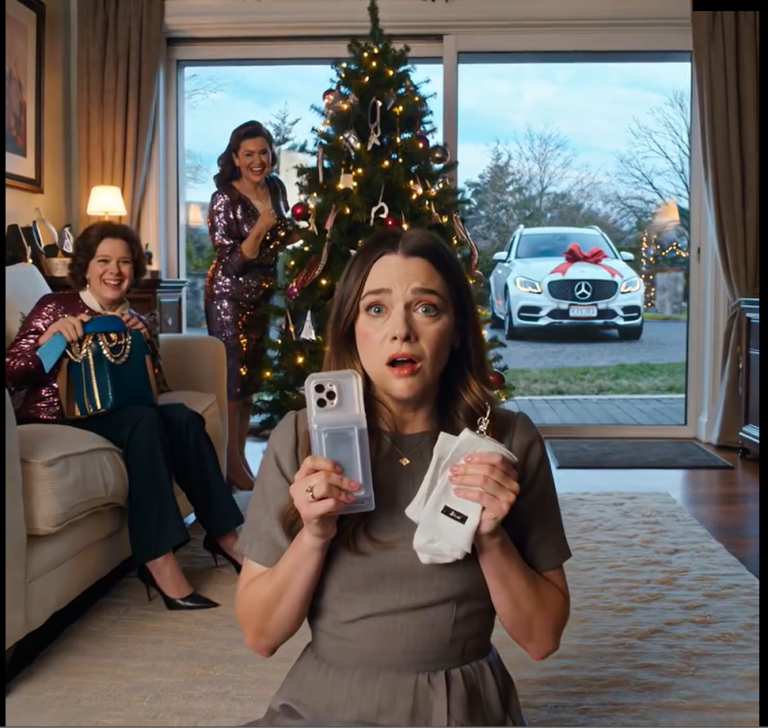 Na święta moja siostra dostała nowego mercedesa z wielką czerwoną kokardą. Ja dostałem odświeżacz powietrza do samochodu. Mama roześmiała się: „Bądź skromny. Każdy dostaje to, na co zasługuje”. O drugiej w nocy po cichu zostawiłem swoją małą „niespodziankę” i wyszedłem z domu. Rano mama krzyczała.