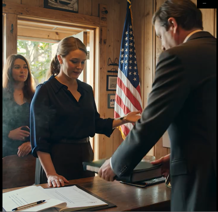 Ciocia zadzwoniła do sali: „Odwołajcie to małe wesele, rezerwujemy na 215 gości”. Kierownik zawahał się. „Zadzwonię do właściciela” – powiedział. Chwilę później weszłam. „Cześć mamo, co się stało?”. W SALI ZAMKNĘŁO…