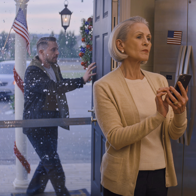 Mój syn napisał SMS-a: „Nie przychodź do nas na świąteczną kolację — moja żona nie chce, żebyś ty i tata przychodzili” — uśmiechnąłem się tylko, bo ten dom, od zaliczki po akt własności, prawnie nadal należy do mnie — a drugi dzień świąt Bożego Narodzenia wkrótce będzie dniem przeprowadzki