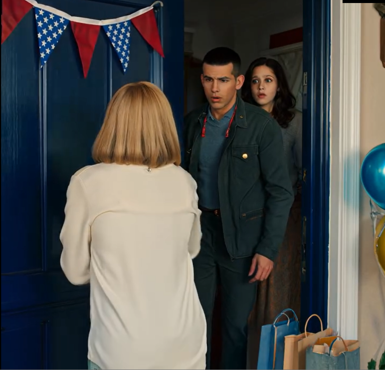 Wydałam wszystkie oszczędności życia, żeby kupić piękny dom dla syna i synowej. Ale w dniu parapetówki synowa powiedziała mi, żebym nie przychodziła, bo boi się, że zepsuję atmosferę przyjęcia. Tylko skinęłam głową. Następnego ranka postanowiłam odebrać wszystko, co do mnie należało.