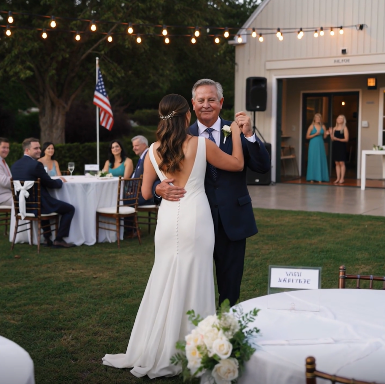Moi rodzice błagali mnie, żebym trochę przycichła dla dobra mojej „idealnej” siostry. Nie zrobiłam tego – i odpuścili mi ślub. Teraz błagają znowu… tylko po to, żeby zachować twarz na jej ślubie.