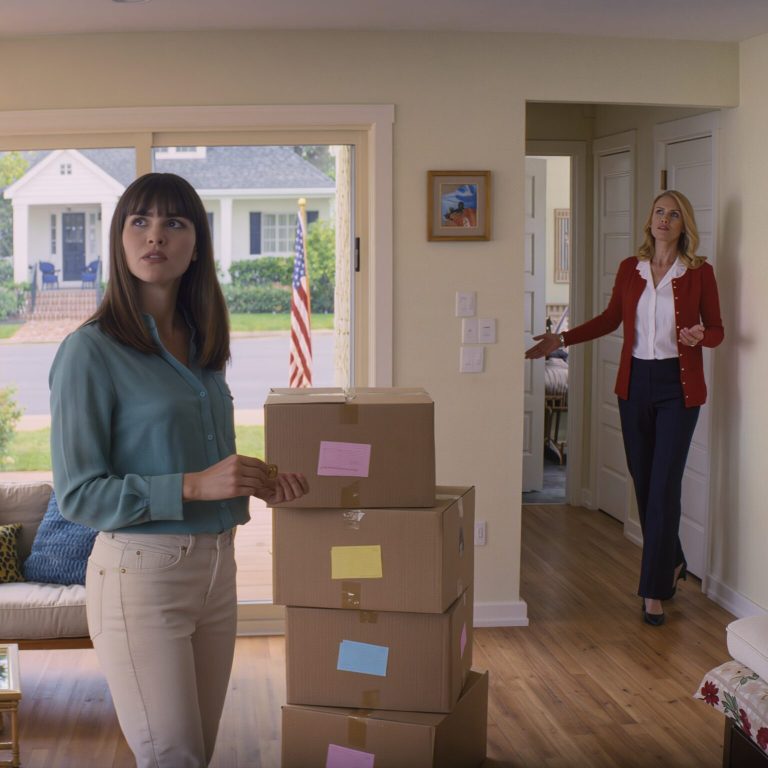 Moi rodzice łagodnie powiedzieli: „Nowy dom musi być wystarczająco duży, żeby cała rodzina twojego brata mogła się w nim pomieścić”. Dlatego celowo kupiłem bardzo mały dom z zaledwie dwiema sypialniami, wystarczający tylko dla mnie. Kiedy przyjechali go obejrzeć, nie mogli uwierzyć i zapytali: „To gdzie będziemy spać?!”. Spokojnie odpowiedziałem: „Nie ma tu dla ciebie miejsca”.