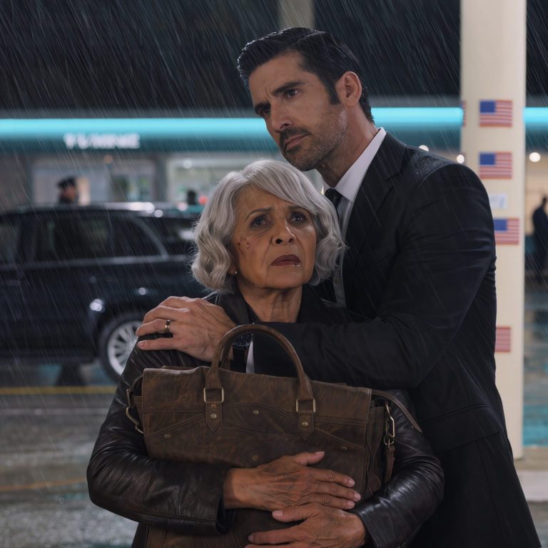 Po tym, jak moje mieszkanie się zawaliło, poszłam do córki, żeby poprosić, żeby mogła u mnie zostać na chwilę, ale jej mąż tylko uchylil drzwi i powiedział, że dom jest już pełen i nie mogą przyjąć nikogo więcej. W rezultacie zadzwoniłam do syna mojego byłego pracodawcy — chłopaka, którego wychowywałam jak własne dziecko, a teraz odnoszącego sukcesy chirurga, który przyjechał czarnym SUV-em i całkowicie odwrócił sytuację.