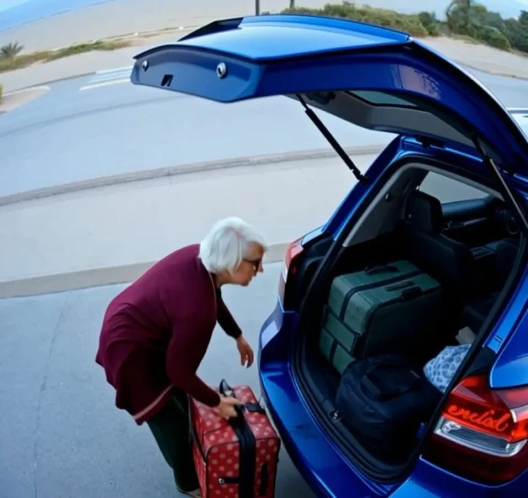 Podsłuchałam, jak moja córka planuje zostawić u mnie wszystkie 8 wnuków na święta, podczas gdy oni są na wakacjach — więc odwołałam wszystko i wyjechałam z miasta Celia Johnson, 67 lat, robiła sobie poranną kawę, gdy usłyszała, jak jej córka Amanda swobodnie planuje „idealne” święta. Plan był prosty: zostawić u Celii wszystkie 8 wnuków na święta, podczas gdy rodzice uciekną do luksusowych kurortów i hoteli nadmorskich. Amanda roześmiała się, opisując, jak „mama i tak nie ma nic innego do roboty” i jak mogliby „mieć spokojny czas”, podczas gdy Celia zajmowała się wszystkim — gotowaniem, opieką nad dziećmi, chaosem. Przez lata Celia była nieodpłatną żywicielką rodziny, wydając swoją emeryturę na wystawne kolacje i drogie prezenty, podczas gdy jej dzieci traktowały ją jak wynajętą ​​pomoc. Ale coś w usłyszeniu, że jej wartość została sprowadzona do „darmowej opieki nad dziećmi”, w końcu przebiło się przez dekady warunkowania. Babcia, która dała wszystko, miała po raz pierwszy wybrać siebie. Rozmowa, która zmieniła wszystko. Tydzień przed świętami Bożego Narodzenia siedziałam w kuchni i robiłam poranną kawę, gdy usłyszałam głosy dochodzące z salonu. To Amanda, moja córka, rozmawiała przez telefon. Jej ton był swobodny, beztroski, jakby omawiała plany na weekend albo kupowała nową kreację.  Podszedłem powoli, bezszelestnie, bo coś w jej głosie kazało mi się zatrzymać. Sposób, w jaki mówiła – tak lekki, tak lekceważący – uruchomił gdzieś głęboko w mojej piersi dzwonek alarmowy.  Potem usłyszałem, jak mówi wyraźnie, a jej głos niósł w sobie tę beztroską okrucieństwo, charakterystyczną tylko dla ludzi, którzy nigdy nie musieli kwestionować swoich założeń: „Po prostu zostaw jej ośmioro wnuków do pilnowania i koniec. Ona i tak nie ma nic innego do roboty. Jedziemy do hotelu i spędzimy tam czas w spokoju”. Poczułem, jakby podłoga otworzyła mi się pod stopami. Stałem zamrożony za drzwiami, wciąż ściskając kubek kawy, próbując przetworzyć to, co właśnie usłyszałem. Nie pierwszy raz słyszałem coś takiego – beztroskie założenie, że mój czas, moja energia, całe moje istnienie kręci się wokół ich wygody – ale nigdy tak bezpośrednio, tak zimno, tak całkowicie bez żadnego względu na mnie jako istotę ludzką.  Amanda mówiła dalej, nawet się śmiała. Dźwięk jej śmiechu był jak trzask szkła w mojej piersi.  „Tak, Martin już zarezerwował hotel nad morzem. Wykorzystamy te dni bez dzieci. Robert i Lucy też się zgadzają. Jadą do tego kurortu, który zawsze chcieli odwiedzić. Mama ma doświadczenie z całą ósemką. Poza tym kupiła już wszystkie prezenty i opłaciła całą kolację. Musimy tylko przyjechać 25-go, zjeść, otworzyć prezenty i to wszystko. Idealnie.”  To słowo wisiało w powietrzu jak trucizna. Idealne dla nich. Idealne dla wszystkich oprócz mnie.  Ostrożnie odstawiłam kubek na kuchenny stół, starając się nie wydać dźwięku, który zdradziłby moją obecność. Moje ręce drżały, nie ze strachu czy smutku, ale z wściekłości tak głębokiej, że nawet nie zdawałam sobie z niej sprawy. Wściekłości, która drzemała w mnie latami, pogrzebana pod warstwami uwarunkowań i poczucia winy, czekając na ten właśnie moment, by się obudzić.  Punkt krytyczny. Wyszłam po cichu z kuchni, przeszłam przez korytarz i weszłam po schodach do sypialni. Każdy krok wydawał się cięższy od poprzedniego, jakbym dźwigała ciężar każdych świąt Bożego Narodzenia, każdych urodzin, każdego rodzinnego spotkania, podczas którego byłam zepchnięta na dalszy plan.  Zamknęłam za sobą drzwi i usiadłam na brzegu łóżka, wpatrując się w przestrzeń. Oto ja, Celia Johnson, sześćdziesięciosiedmioletnia, wdowa od dwunastu lat, matka dwójki dorosłych dzieci, które właśnie zredukowały mnie do statusu nieodpłatnej pracownicy. Babcia ośmiorga pięknych dzieci, które kochałam całym sercem, ale które najwyraźniej służyły tylko jako pretekst dla ich rodziców, by uciec od odpowiedzialności.  Amanda miała troje dzieci. Robert pięcioro. Osiem pięknych stworzeń, które uwielbiałam, ale ich rodzice byli gotowi zostawić je ze mną, jakbym była całodobową opieką nad dziećmi, bez życia, bez potrzeb, bez prawa do własnych wyborów w czasie świąt. Rozejrzałam się po moim pokoju. Ściany były pokryte zdjęciami rodzinnymi – urodzinami, ukończeniami szkół, komuniami, przedstawieniami szkolnymi. Na wszystkich tych zdjęciach byłam obecna, zawsze obecna, zawsze uśmiechnięta, zawsze kogoś niosłam, coś obsługiwałam, wszystko organizowałam z tła. Ale na żadnym z tych zdjęć nie byłam w centrum uwagi. Na żadnej z tych uroczystości nikt nie pomyślał o mnie pierwszy.  Wstałam i podeszłam do szafy, w której trzymałam świąteczne prezenty. Były tam torby z zakupami, które wypełniłam przez ostatnie trzy miesiące, osiem starannie dobranych prezentów dla każdego z moich wnuków – zabawki edukacyjne, zimowe ubrania, książki, które, jak myślałam, pobudzą ich wyobraźnię. W sumie wydałam ponad tysiąc dwieście dolarów. Pieniądze pochodziły z mojej skromnej emerytury, która nie była duża, ale zawsze ostrożnie nią zarządzałam, żeby móc dać im coś wyjątkowego na święta.  Na mojej komodzie leżał paragon z zakupów, na którym zapłaciłem z góry za całą świąteczną kolację dla osiemnastu osób: indyka, dodatki, desery, napoje – kolejne dziewięćset dolarów, które pokryłem sam, bez proszenia mnie o dopłatę. Zrobiłem to po prostu dlatego, że myślałem, że tak okazuje się miłość. Myślałem, że jeśli dam wystarczająco dużo, poświęcę wystarczająco dużo, w końcu coś dostanę w zamian.