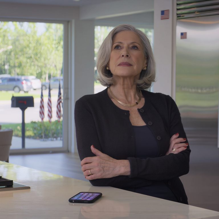 Mój zięć napisał mi SMS-a: „Nie przychodź na grilla, jeśli się pojawisz, impreza po prostu nie będzie udana”. Odpowiedziałem po prostu: „Rozumiem”. Nie miał pojęcia, że ​​„nadmiernie wymagająca teściowa”, którą właśnie wyrzucił z grilla, była w rzeczywistości milczącą właścicielką salonu samochodowego, który co miesiąc wypłaca mu pensję. Pauza