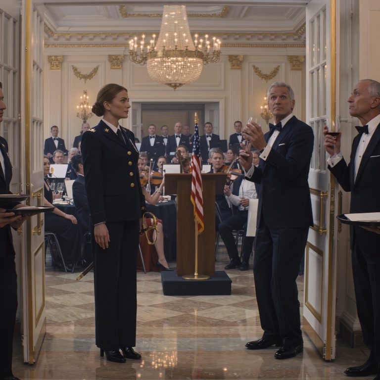 Mój bogaty ojciec myślał, że mój żołd wojskowy ledwo wystarcza na pokrycie czynszu — dopóki nie przyszedłem z… Kiedy mój bogaty ojciec