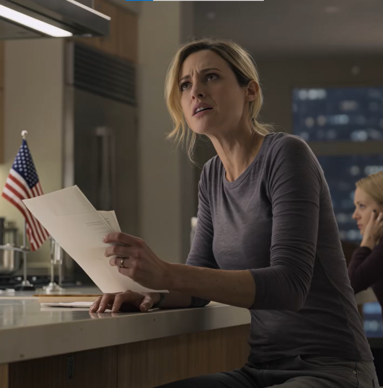 Kiedy miałem 17 lat, wróciłem ze szkoły do ​​pustego domu, cała moja rodzina przeprowadziła się dwa stany dalej, zostawiając tylko notatkę z napisem „Sam sobie z tym poradzisz”, 12 lat później, po tym jak podniosłem się z dna, zaczęli się pojawiać jeden po drugim, błagając o „naprawienie wszystkiego”, a po jednej mojej odpowiedzi cała historia „złego dziecka, dobrej rodziny”, którą zbudowali… rozbiła się na oczach wszystkich