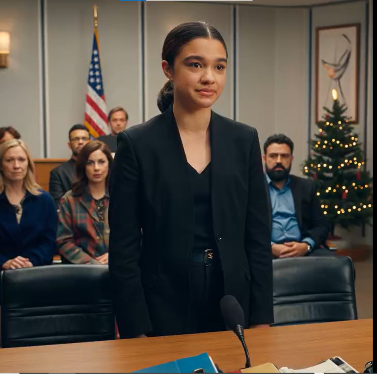 Moi rodzice i brat przewracali oczami, gdy wszedłem na salę sądową w starym garniturze, niosąc trzy zniszczone teczki, by walczyć o ich wniosek o ustanowienie kurateli dla mojego funduszu powierniczego o wartości 1,2 miliona dolarów. Mama zawsze mówiła, że ​​nie radzę sobie z pieniędzmi, ich adwokat wyglądał na pewnego siebie, ale kiedy powiedziałem sędziemu, że zdałem egzamin adwokacki, mój brat zbladł.