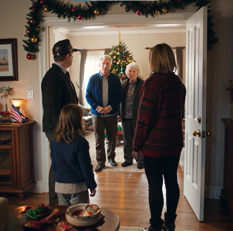 Na rodzinnym przyjęciu świątecznym moi rodzice powiedzieli chłodno: „Prezenty dostają tylko grzeczne dzieci – twój niegrzeczny dzieciak może wyjść”. Moja córka milczała, a łzy płynęły jej po policzkach. Odpowiedziałem po prostu: „Rozumiem”. Piętnaście minut później dostawca zapukał i zapytał: „CZY MOŻESZ POTWIERDZIĆ ODWOŁANIE?”