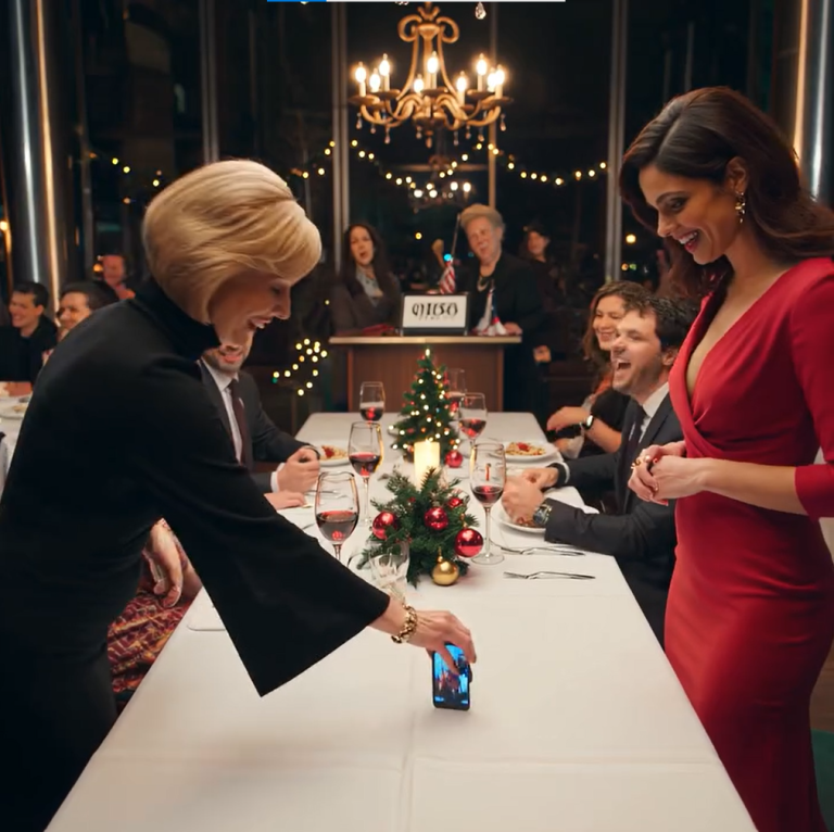 Przy kolacji moja córka zażartowała, że ​​nie mam penthouse'u. Wszyscy się śmiali – dopóki spokojnie nie powiedziałem jednego zdania. Stół zamarł. Moja córka zamarła – a wszystkie uśmiechy natychmiast zniknęły.