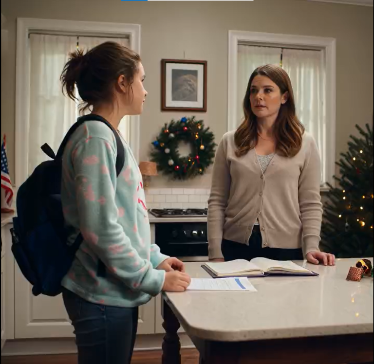 W moje urodziny mama powiedziała: „Pozbyliśmy się twojego samochodu i wydaliśmy pieniądze, które odkładałeś na szkołę – twoja siostra zasługuje na nowy start”. Potem przesunęła formularz po stole: „Weź na siebie jego bałagan za 25 000 dolarów albo nie jesteś tu mile widziany”. Nie kłóciłem się. Po prostu się spakowałem. Rano moja siostra wpadła w panikę…