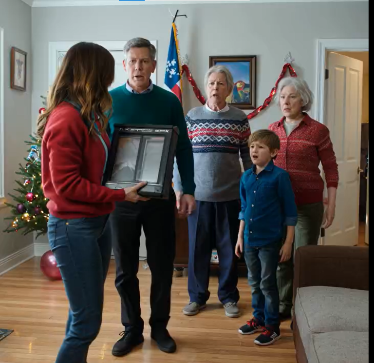 Moja szwagierka zniszczyła konsolę do gier mojego syna, bo nie chciał się nią podzielić ze swoim dzieckiem. Mój brat ją poparł, a moi rodzice stanęli po jego stronie – dopóki nie zdali sobie sprawy, co już zrobiłam. Wtedy zaczęli do mnie dzwonić bez przerwy.