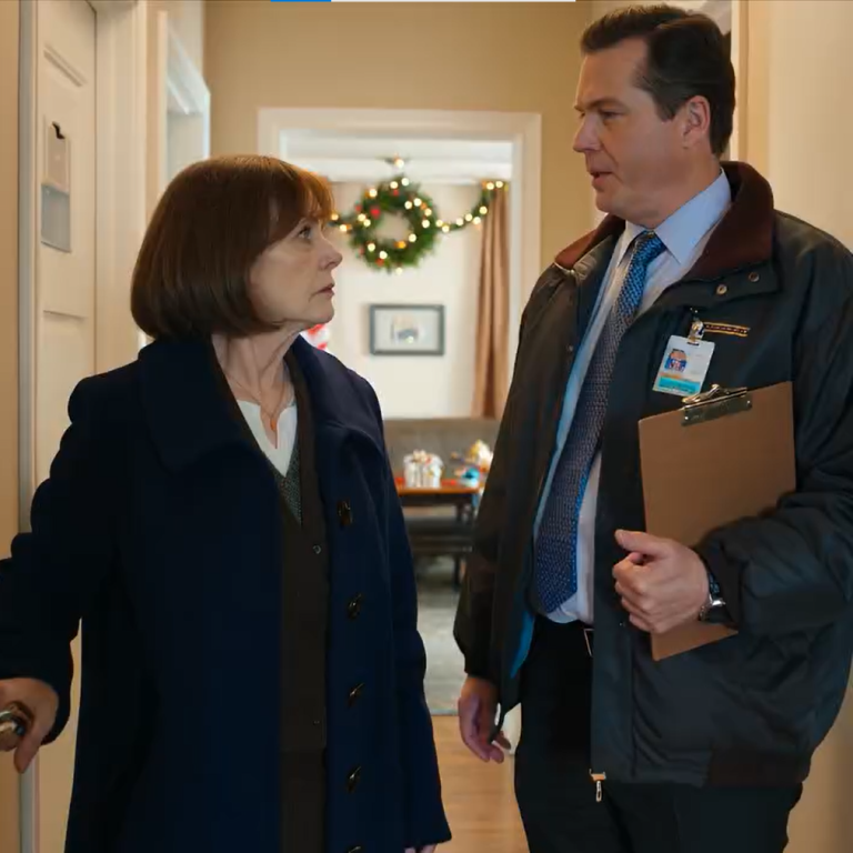 Moja mama ciągle wchodziła do mojego mieszkania, jakby wciąż było jej mieszkaniem. Przestałem się kłócić i dokonałem jednej „niespodzianki” – nowe zamki, powiadomienie administracji budynku i wszystko udokumentowane. Kiedy następnym razem spróbowała użyć zapasowego klucza, zdała sobie sprawę, że nie działa… I że zasady się zmieniły.