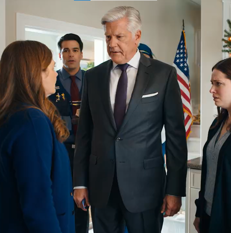 „Jeśli nie podoba ci się u nas mieszkać, śmiało wynoś się” – powiedziała moja synowa, kiedy mieszkali w moim domu bez płacenia czynszu. Zaczęłam się więc pakować – ale nie swoje rzeczy, tylko ich. Kiedy zobaczyła, co robię, zadzwoniła. 10 MINUT PÓŹNIEJ POLICJA STAŁA U MOICH DRZWI, TWIERDZĄC, ŻE MAM ZAŁAMANIE PSYCHICZNE. WIĘC