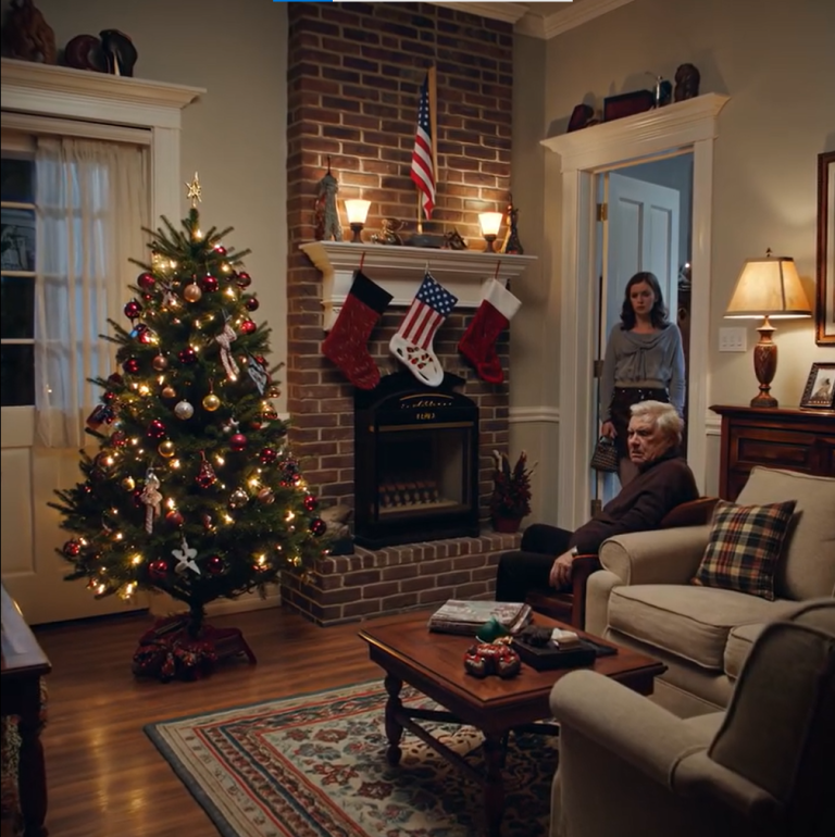 Dziadek wyglądał na zdezorientowanego, kiedy przyjechałem i zapytał: „Dlaczego przyjechałeś współdzielonym samochodem? Co się stało z SUV-em, którego kupiliśmy ci na 24. urodziny?”. Zanim zdążyłem odpowiedzieć, mama uśmiechnęła się i powiedziała: „Doszliśmy do wniosku, że twoja siostra potrzebuje go bardziej”. W całym pokoju zapadła cisza — a potem dziadek zrobił coś, czego nikt z nas się nie spodziewał.