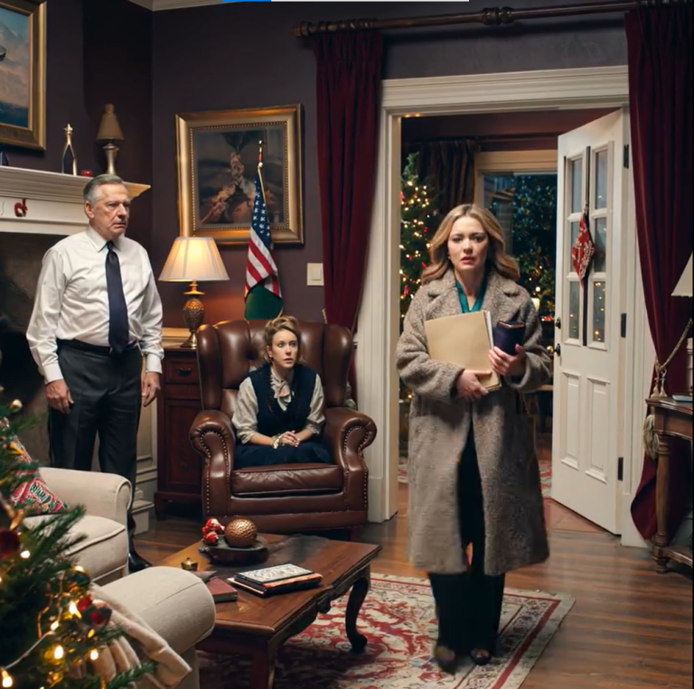 W Boże Narodzenie mój mąż uśmiechnął się, przesuwając po stole papiery rozwodowe. Odwzajemniłam uśmiech i zapytałam: „Jesteś pewien, że chcesz, żeby wszyscy usłyszeli dlaczego?”. Kiedy otworzyłam teczkę i położyłam wyniki testów, jego matka wyszeptała: „O Boże…”