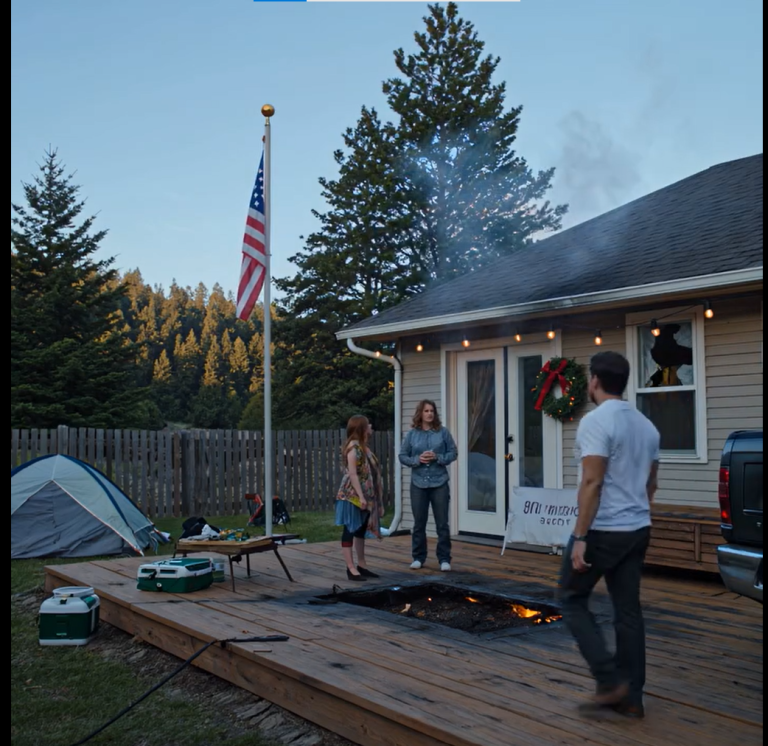 Moi rodzice weszli do mojego domku z 20 krewnymi, żeby świętować 4 lipca. Dowiedziałem się o tym dopiero, gdy zadzwoniła spanikowana mama, bo zamienili to miejsce w katastrofę.