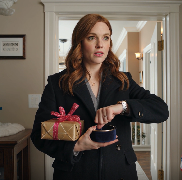 Przejechałam 500 mil z trzema testami schowanymi w aksamitnym pudełku, a potem usłyszałam, jak mój mąż mówi rodzicom, że dziecko „nie jest jego” i zdałam sobie sprawę, że prawdziwa niespodzianka czekała na 7:30