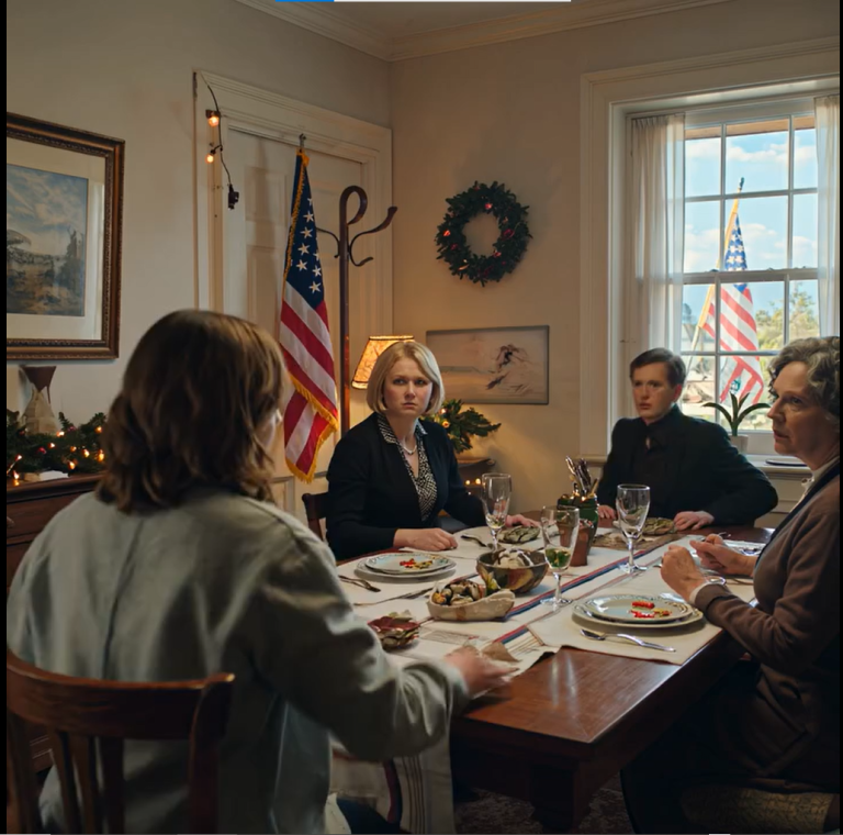 Przy kolacji moja siostra postawiła szokujące żądanie: „Masz dodatkowe pokoje, więc się wprowadzamy!”. Kiedy odmówiłem, zaatakowała mnie. Moja matka krzyknęła: „Zniszczyłeś tę rodzinę!”. Uśmiechnąłem się tylko i powiedziałem: „Zapomniałeś o jednym”. TELEFON, KTÓRY WYKONAŁEM TEJ NOCY