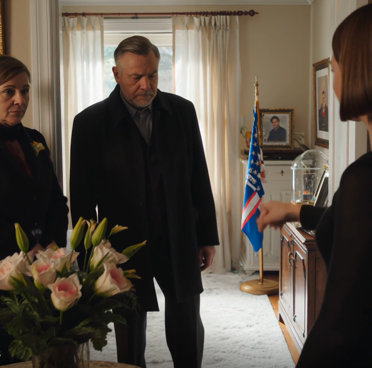 Podczas ceremonii pogrzebowej mojego syna, moja synowa, widząc moje łzy, powiedziała: „Stój, spakuj walizki i wynoś się”, więc wyszłam bez słowa... i pozwoliłam jej dalej wierzyć, że to niewłaściwa osoba ma wszystkie klucze.