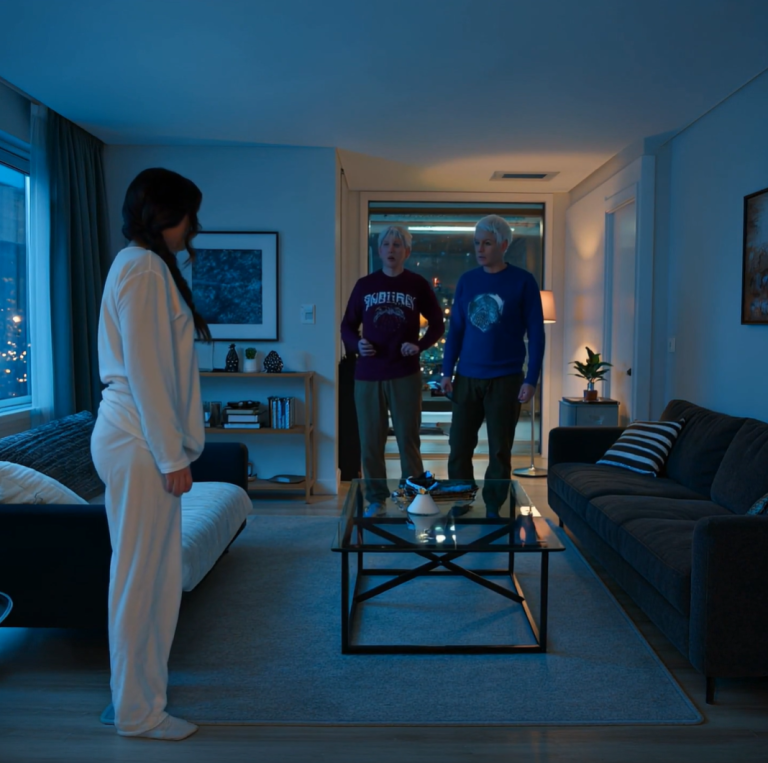 Moi rodzice powiedzieli, że mogę dołączyć do rodzinnych wakacji, jeśli zapłacę za siebie, więc powiedziałem „nie, dziękuję”, a potem dostałem powiadomienie, że z mojej karty pobrano już opłatę za loty, hotele i pakiety spa. Kliknąłem „zakwestionuj wszystkie”, zamroziłem kartę, a przy bramce mój brat napisał SMS-a „odrzucają nasze bilety — co zrobiłeś?”, więc odpowiedziałem „to, co powiedziałeś — płacę za siebie”, ale następnego dnia włamali się do mojego domu i wtedy…