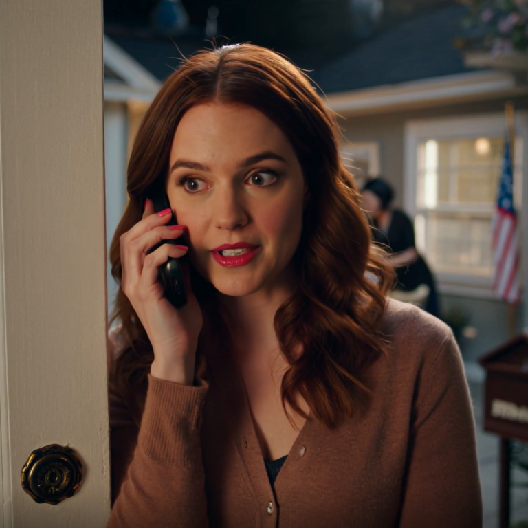 na urodzinach taty mój brat ogłosił: „pakuj walizki, frajerze – ten dom idzie na sprzedaż”, wszyscy wiwatowali i wznosili toasty, ja wyszedłem na zewnątrz i wykonałem jeden telefon, a dziesięć minut później zaczęły się krzyki…