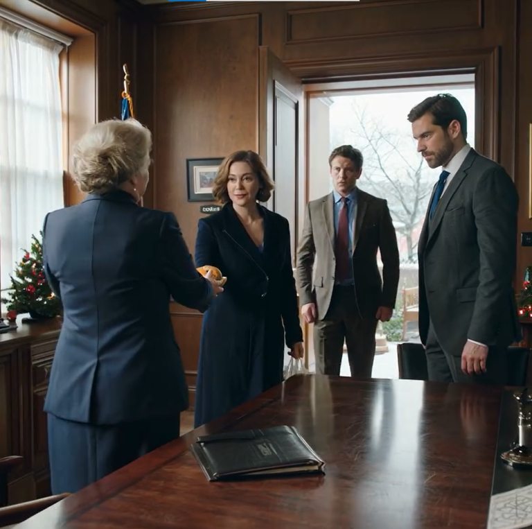 Moja bogata siostra zostawiła mi wszystko – dom w zabytkowym lesie w Vermont i sekretny majątek wart miliony. Dzieci, które porzuciły mnie 18 lat temu, nagle pojawiły się na pogrzebie, mówiąc: „Przepraszamy”. Ale kiedy mój prawnik wszedł do pokoju, ich twarze zbladły.