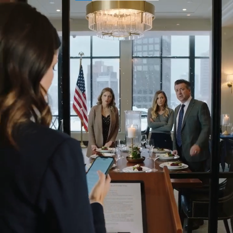 „Święto Dziękczynienia to święto tylko rodzinne” – napisała mama. „Znajdźcie jakieś inne miejsce do jedzenia”. – Więc patrzyłam przez okno w biurze… i zadzwoniłam do kierownika.