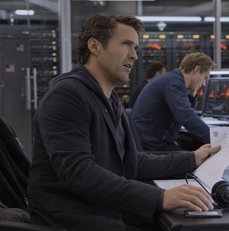 Mój współpracownik dostał 55 000 dolarów premii. Ja dostałem 4200 dolarów. Prezes błagał mnie, żebym wrócił następnego dnia… i wtedy w końcu zrozumiałem, ile według nich jestem wart.