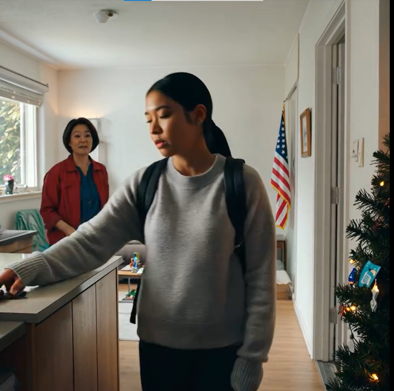 Moja mama ciągle włamywała się do mojego domu. Pewnego dnia, gdy wróciłam do domu, rodzice siedzieli na mojej kanapie. „To nie włamanie, jesteśmy rodziną”. Więc przeprowadziłam się, nie mówiąc im o tym. I POZWOLIŁAM IM WPADĄĆ W PANIKĘ.