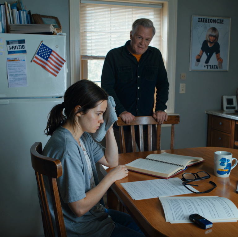 „Twoja przyszłość? To jakiś żart” – powiedział tata, a potem roztrzaskał mi laptop o głowę, tuż przed moją rozprawą dyplomową. „Nie zasługujesz na przyszłość – jesteś tylko pijawką” – zaśmiała się mama, a oni nie mieli pojęcia, co zrobię dalej.