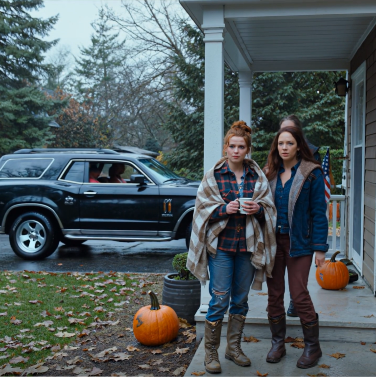 Moi rodzice wykluczyli mnie z Święta Dziękczynienia, ponieważ moja mama stwierdziła, że ​​moja siostra chciała, aby jej chłopak zrobił dobre pierwsze wrażenie i że moja obecność postawiłaby ją w złym świetle, więc się rozłączyłem, a następnego dnia pojawili się u moich drzwi wściekli, dopóki jej chłopak nie powiedział…