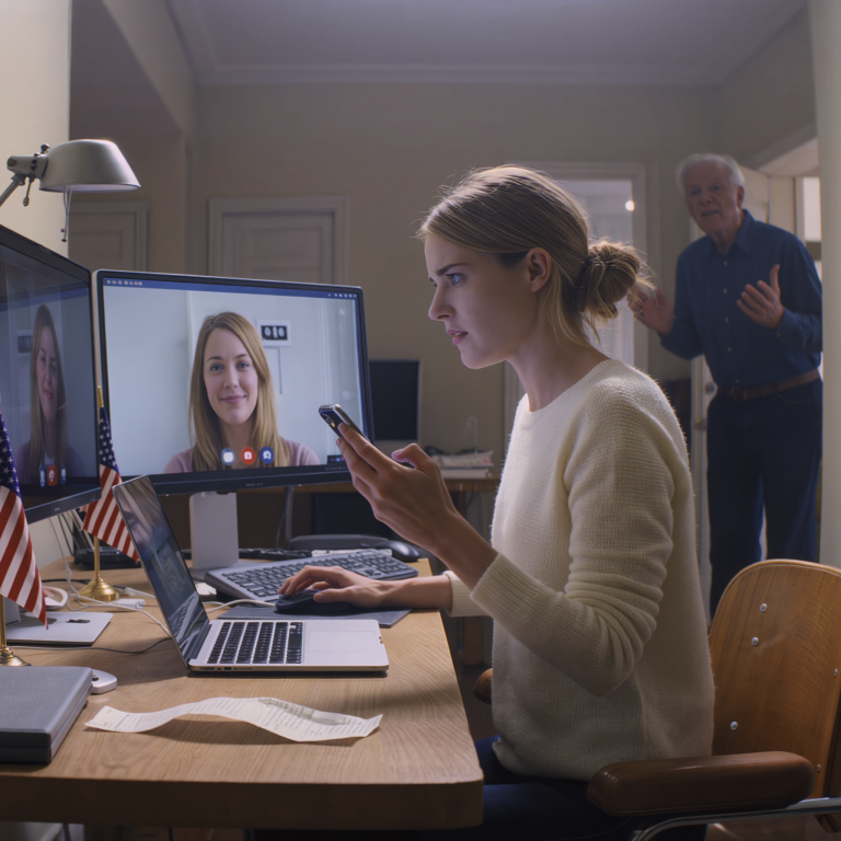 O 10:42 moja siostra napisała SMS-a: „Jesteś za biedny – nie pokazuj się na luksusowych zdjęciach ślubnych”. Odpowiedziałem jednym słowem: „Rozumiem”. Potem po cichu zalogowałem się do portalu obiektu… 60 minut później mój telefon eksplodował, a ktoś z moich kontaktów miał zobaczyć „prawdziwy rachunek”…