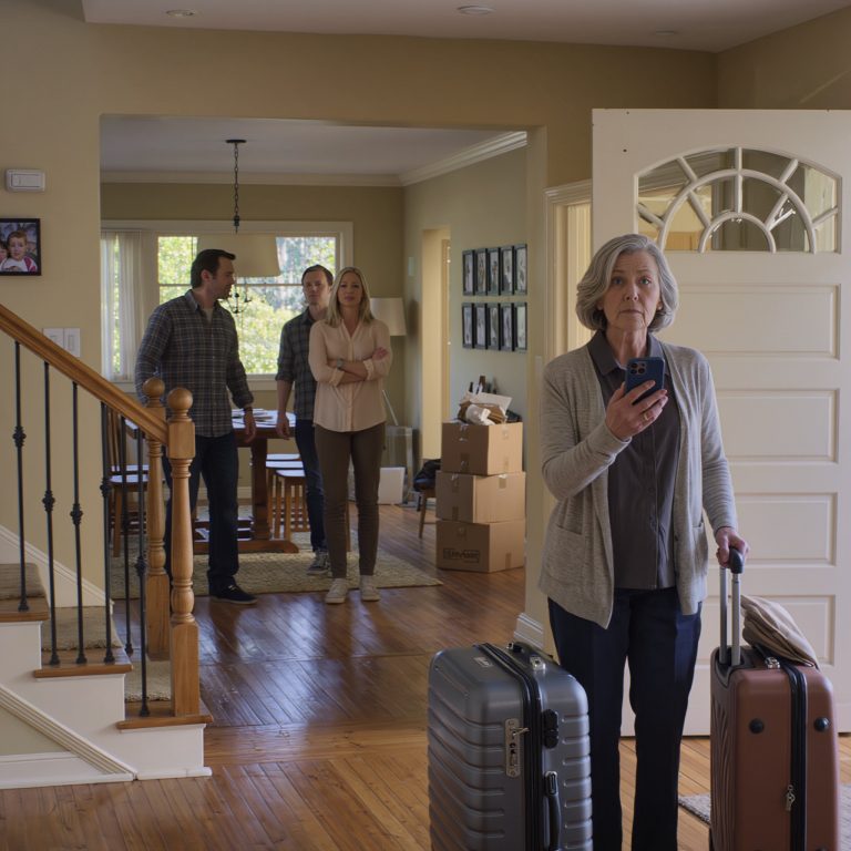 Mój syn powiedział mi: „Rodzice mojej żony zajmują twój pokój – spakuj się i wyjdź”. Wyszedłem po cichu… i odrzuciłem każdą złotówkę, którą inwestowałem w ich życie.