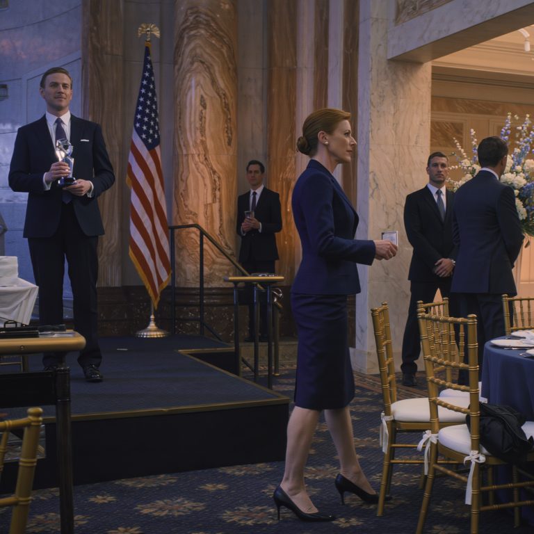 W wieku 62 lat stworzyłem oprogramowanie, które przekształciło podupadającą firmę w firmę wartą 600 milionów dolarów. W noc dorocznej ceremonii wręczenia nagród mój szef wziął na siebie całą chwałę za sukces firmy i przyjął nagrodę w wysokości 500 000 dolarów. Kiedy z nim rozmawiałem, parsknął suchym śmiechem i wręczył mi zmięty banknot 50-dolarowy.