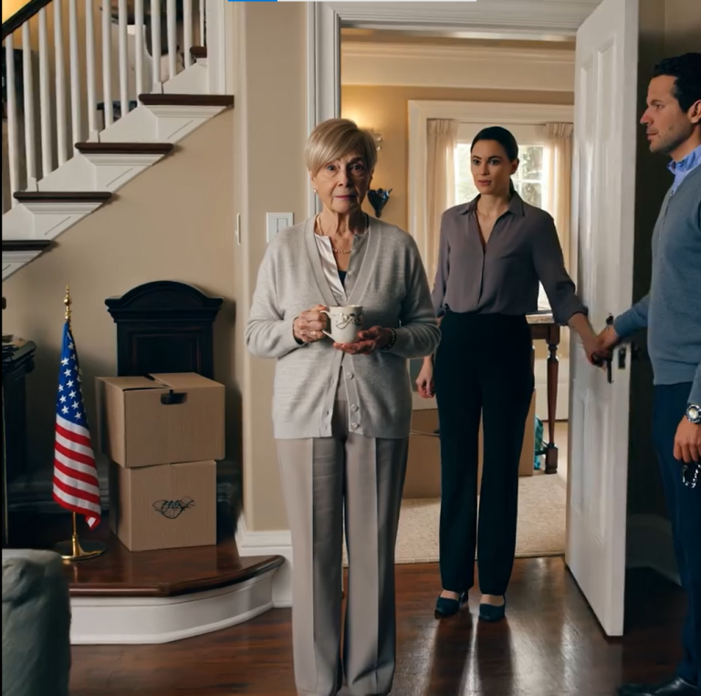 „Moja córka powiedziała: »W twoim pokoju śmierdzi«, na moich oczach. Milczałem, ale coś we mnie pękło. Spakowałem więc swoje rzeczy i sprzedałem rezydencję, kiedy ich nie było. Krzyczała, kiedy wróciła”.