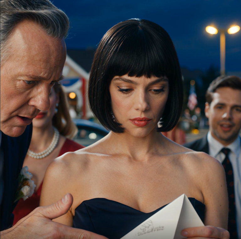 Wysłałaś tylko 60 centów? – krzyknął tata przy wszystkich. Cicho odpowiedziałam, że Sienna wysyła 5000 dolarów miesięcznie. Mama warknęła: „To ja…”. Przestań kraść jej kartę kredytową, więc przestałam płacić. W następnym miesiącu się dowiedziałam…