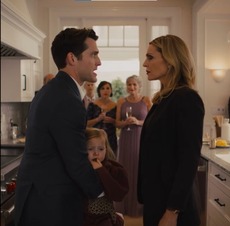 Zaskoczyłem rodzinę na urodzinach teściowej – 40 gości – a mojej córki nie było przy stole. Przeszukałem dom i znalazłem ją o 23:00, bosą, stojącą na stołku, zmywającą naczynia w ciemnej kuchni, a przy tym płaczącą. „Babcia powiedziała, że ​​nie wolno mi wracać, dopóki nie skończę” – wyszeptała. Wziąłem ją za rękę, wszedłem prosto na przyjęcie i powiedziałem sześć słów do teściowej na oczach wszystkich. Zbladła. Dwa tygodnie później…