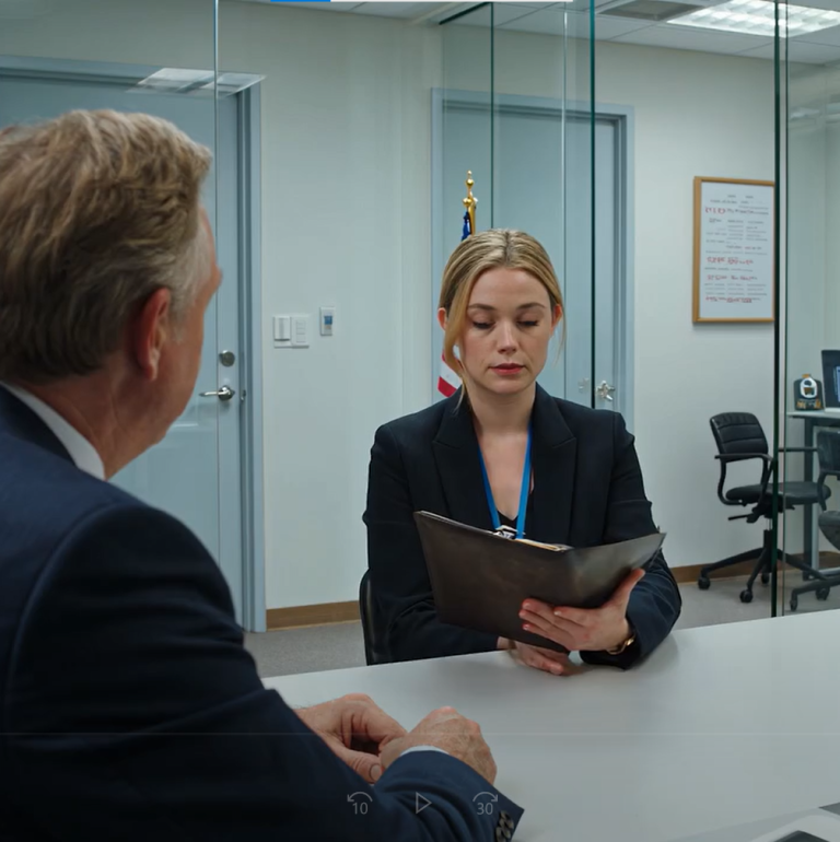 Dowiedziałem się, że moi bracia zarabiają dwa razy więcej za połowę pracy w naszej rodzinnej firmie. Kiedy zapytałem HR dlaczego, mój ojciec wzruszył ramionami i powiedział: „To mężczyźni, a ty tylko marnujesz pieniądze”. Zrezygnowałem z miejsca, a on się roześmiał. „Kto cię zatrudni?”. Więc założyłem własną, konkurencyjną firmę… I jeden po drugim, każdy klient, którym się chwalił, podążał za mną.