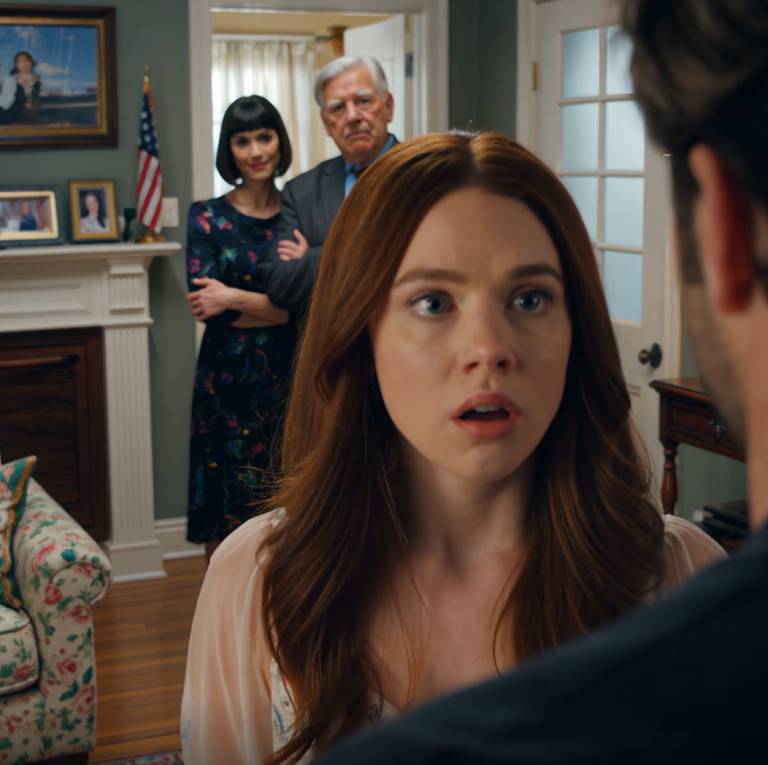 „Oddaliśmy pieniądze na ślub twojej siostrze. To ona zasługuje na uwagę bardziej niż ty” – powiedział tata, jakby to była jakaś wielka deklaracja, a ja tylko spojrzałam na mojego narzeczonego, gdy dodał: „Mają 96 godzin, nie więcej”.